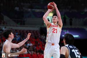 定海神針依舊！胡金秋首節(jié)3中3得8分2板1斷 罰球2中2