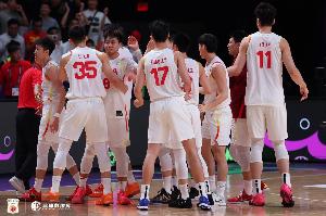 媒體人：中國隊防守亂戰(zhàn)和三分效果不好 想贏攻防細節(jié)得做得更好