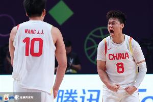 媒體人：澳大利亞打得簡單但兩套陣容很均衡 咱們一定要相信能贏