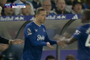 格拉利什第71分鐘替補登場，迎來埃弗頓首秀