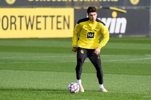 德天空：門興有意多特中場(chǎng)小雷納，但只能出300萬(wàn)到400萬(wàn)歐轉(zhuǎn)會(huì)費(fèi)