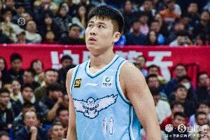 媒體人：青島想給更多年輕人上場(chǎng)機(jī)會(huì) 賈誠(chéng)留隊(duì)的意義不大