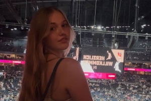 兄真喜！?司機(jī)與侄女拍手勢(shì)舞獲贊超百萬爆紅 后者身份神秘