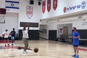 53投48中&命中率90.6%！美媒曬馬克西訓(xùn)練遠(yuǎn)距離三分的視頻