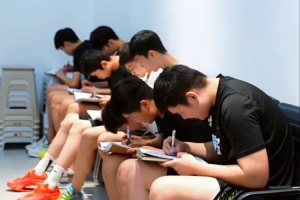 俱樂部深入貫徹體教融合！青年隊(duì)每周3節(jié)文化課 體育教育一起抓！