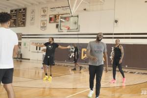 笑死！追夢(mèng)對(duì)位穆迪試圖背打 騙犯規(guī)引穆迪攤手 隨后再打三不沾