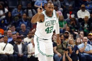 媒體人：霍福德比盧尼更有空間&防守經(jīng)驗(yàn)&策應(yīng) 但估計(jì)不打背靠背