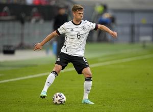 比埃爾霍夫：基米希更適合踢中場 弗林斯：寧愿讓他回右后衛(wèi)位置