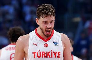 申京：我是團隊球員 為了贏球要我防守我就防守 要我進攻我就進攻