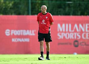 阿萊格里：萊奧傷病比較麻煩明天無(wú)法出戰(zhàn) 米蘭夏窗運(yùn)作非常出色