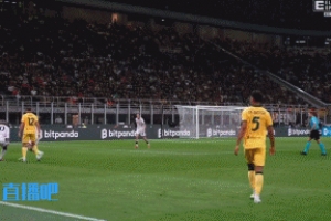 沒(méi)有點(diǎn)球！普利西奇禁區(qū)被防守球員拉倒，VAR沒(méi)有介入回看