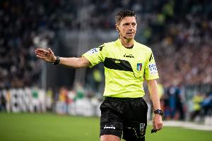 裁判負(fù)責(zé)人羅基：恩昆庫(kù)倒地首次接觸是點(diǎn)球，VAR強(qiáng)行引導(dǎo)主裁判