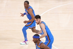 美記統(tǒng)計各隊今夏至今花錢情況：雷霆8.07億居首 火箭第5 勇士零