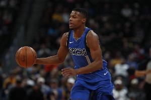 9號(hào)秀爭(zhēng)名額！Shams：獨(dú)行俠一年短約迎回小史密斯