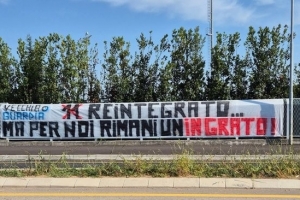 曾為加盟國米缺訓(xùn)！亞特蘭大球迷掛橫幅怒斥盧克曼，稱其忘恩負(fù)義