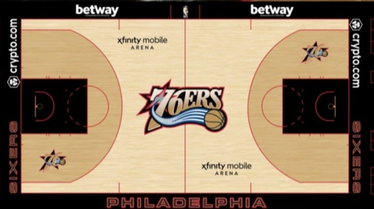 76人曬復(fù)古球場地板涂裝！看到這個時期的Logo吧友們最先想到誰？