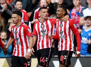 頭球擺渡助伊西多破門，扎卡在英超主場比賽連續(xù)送出助攻