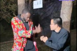 最軟八角籠之戰(zhàn)！追夢身穿東北花襖大戰(zhàn)徐靜雨 后者服軟送上果籃