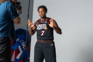 小鋼炮！洛瑞曬個人定妝照：生涯第20個賽季 時光飛逝