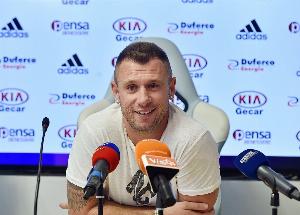 卡薩諾為皮奧-埃斯波西托和卡馬達(dá)提供建議：少交朋友，遠(yuǎn)離女人