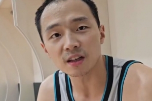 王奕博：加盟青島感覺很好&也在快速融入 向國(guó)家隊(duì)的目標(biāo)沖刺