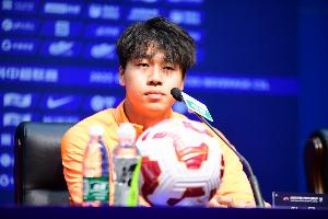 新秀+1！泰山小將齊千程參加賽前發(fā)布會，將進入本輪中超比賽名單