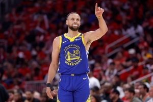 為庫里贏在當(dāng)下！勇士放棄雙時間線 所有運作皆圍繞這位傳奇展開