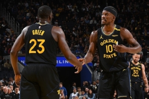 勇士呢？上支有4位35歲以上首發(fā)的球隊是2000年爵士 取得53勝29負