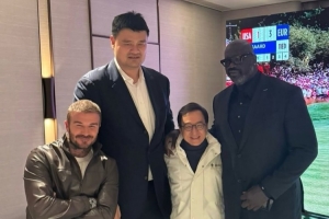跨界聯(lián)動！貝克漢姆曬與姚明&奧尼爾&成龍合影：見到了三位傳奇