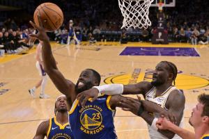 追夢賽中吐槽裁判：湖人罰球數(shù)19-0我勇 老詹&盧卡還都沒打呢