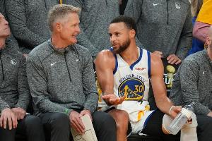 勇士半節(jié)得了10分 狂送9個(gè)失誤 科爾面色鐵青