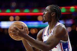 正負(fù)值+18全隊(duì)最高！馬克西出場(chǎng)30分鐘 17中10拿到27分4板7助