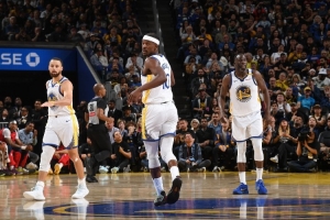 嚴控三巨頭出場時間仍戰(zhàn)勝湖人！勇士能否戰(zhàn)勝時間老人沖擊冠軍？