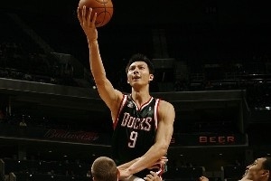 中國球員常規(guī)賽首秀表現(xiàn)如何？易建聯(lián)9分最高 強(qiáng)如姚明首戰(zhàn)0分2犯