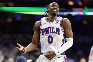 效率極高！馬克西上半場(chǎng)砍下22分 第二節(jié)單節(jié)10中7砍下19分