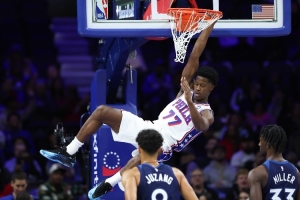 比爾-西蒙斯：埃奇庫(kù)姆和馬克西是76人未來(lái) 前者像05年的韋德