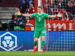 烏爾比希禁區(qū)外停球時皮球碰手臂，主裁：因為反彈球這球沒有問題