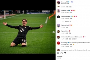 17歲卡爾社媒曬滑跪慶祝照，德甲官方鼓勵：聯(lián)賽處子球總是很特殊