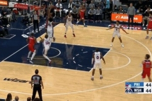 當(dāng)年也榜眼！巴格利中路持球突擊 力壓恩比德起飛雙手暴扣