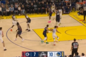 追夢(mèng)真?zhèn)鳎?！?kù)明加弧頂瀟灑擊地妙傳助庫(kù)里輕松上籃