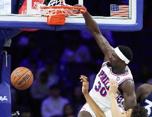 什么大帝？！小帝！博納臨危受命5記血帽助76人完成19分逆轉(zhuǎn)！