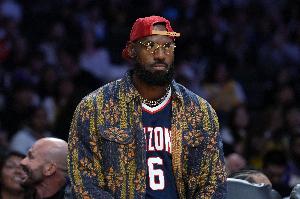 詹姆斯&庫里等4冠球員能追上你的7冠嗎？霍里：勒布朗最多再打2年