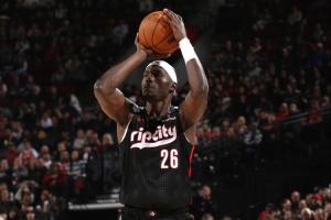 青島外援開始發(fā)揮！杜普-里斯連續(xù)三分命中 還防努爾基奇失誤