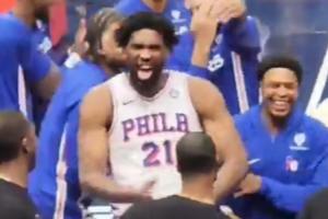 憋壞了！逆轉(zhuǎn)后恩比德&替補席噴垃圾話+疑似不雅動作反擊奇才球迷