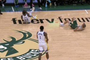 你冷靜下！追夢被吹掩護(hù)犯規(guī)想挑戰(zhàn) 科爾無視并換下前者