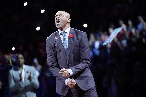 卡特談猛龍球衣退役儀式上激動(dòng)落淚：那只是我身體的本能反應(yīng)