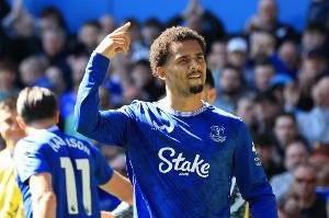 上賽季以來英超僅5人左右腳進球皆5+：薩拉赫、恩迪亞耶在列