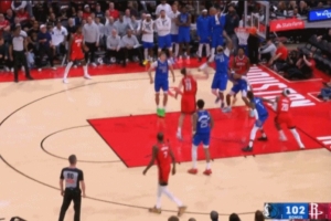 大心臟！申京外線單挑加福德 轉(zhuǎn)身拋投命中打停獨行俠