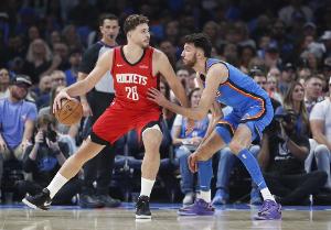 組織戲份增加！申京上賽季前6場場均僅3.7次助攻 這賽季7.3助攻