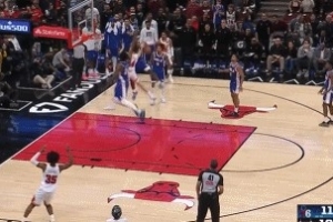 防守建功！馬克西補防送大帽 并收下籃板推反擊